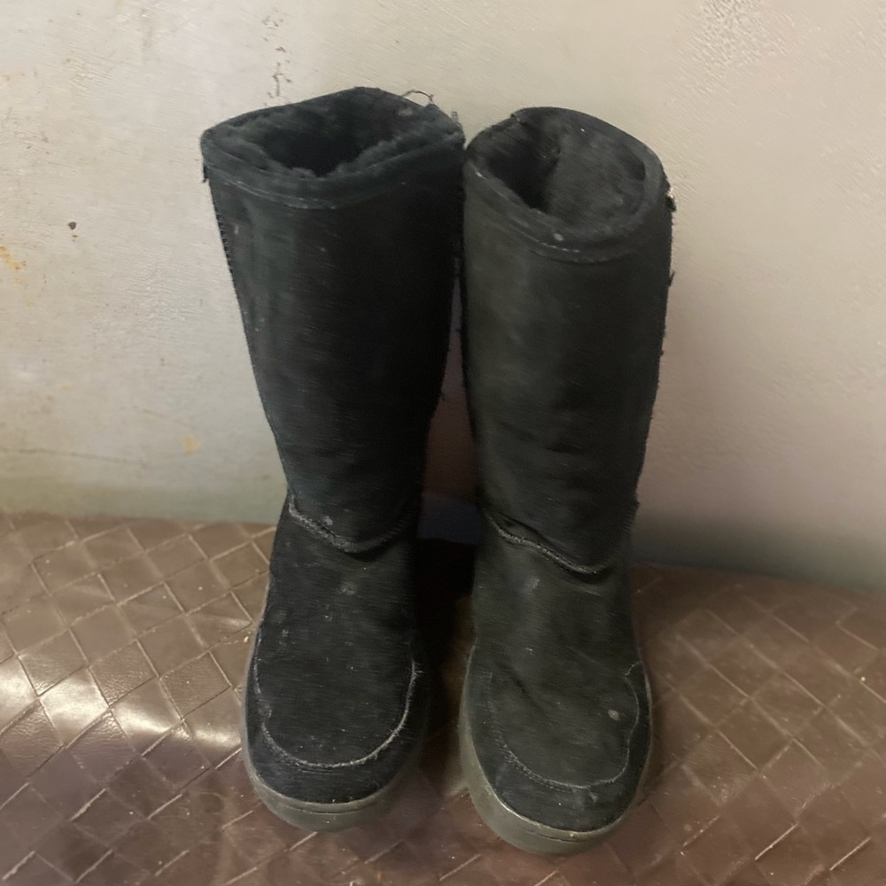 BearPaw Women's Black Plush Winter Boots